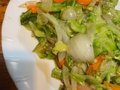 超簡単キャベツのざくざく野菜炒め(o^^o)